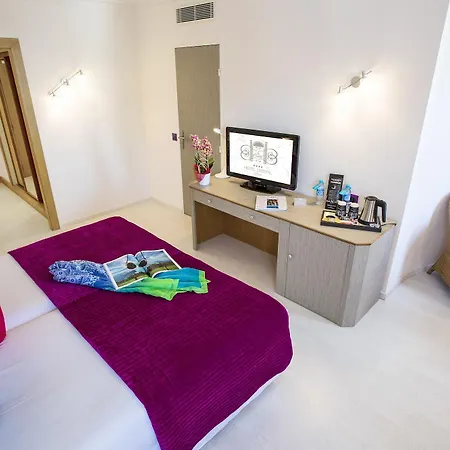 Otel Cristal & 4*